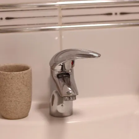 3 Bedrooms Flat In Old Town Sleeps 6 *