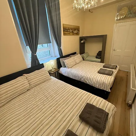 One Bedroom Flat In Old Town , Heart Of Flat Sleeps 4 Apartment *