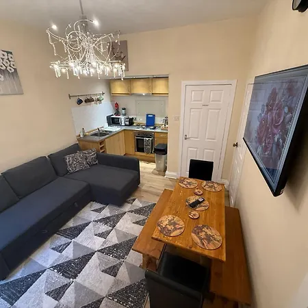 One Bedroom Flat In Old Town , Heart Of Flat Sleeps 4 Edinburgh