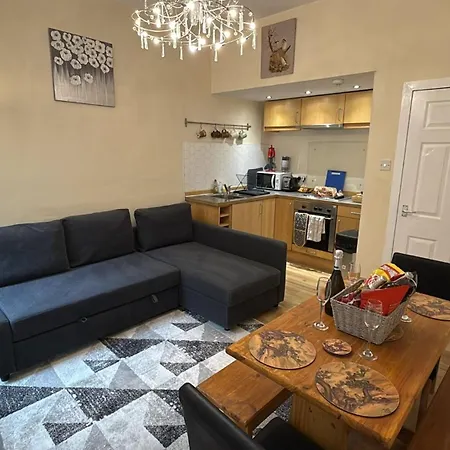 One Bedroom Flat In Old Town , Heart Of Flat Sleeps 6 *