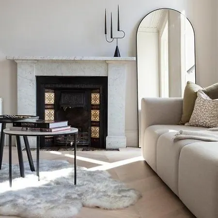 Stunning 3-bed Castle Views In Historic Apartment Edinburgh