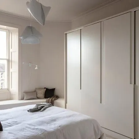 Stunning 3-bed Castle Views In Historic شقة