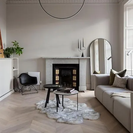 Stunning 3-bed Castle Views In Historic شقة