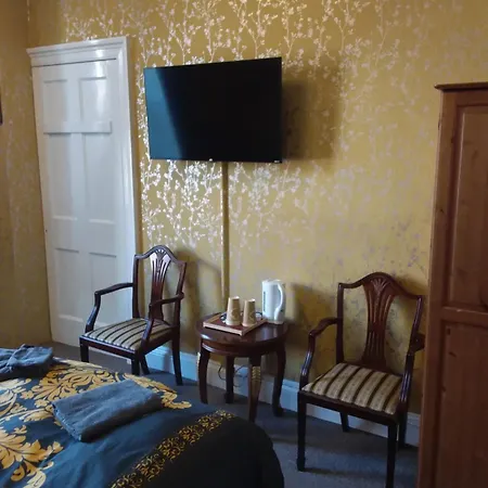 Ivy- Braveheart Guest house Edinburgh
