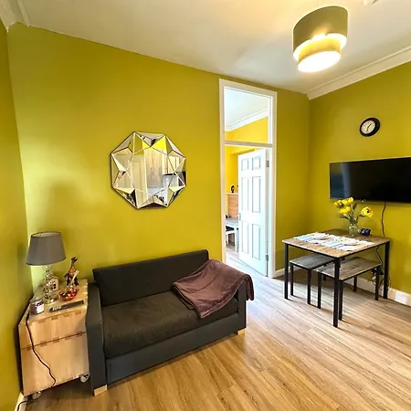 Cosy In Centre , 2 Bedroom1 Bathroom Apartment