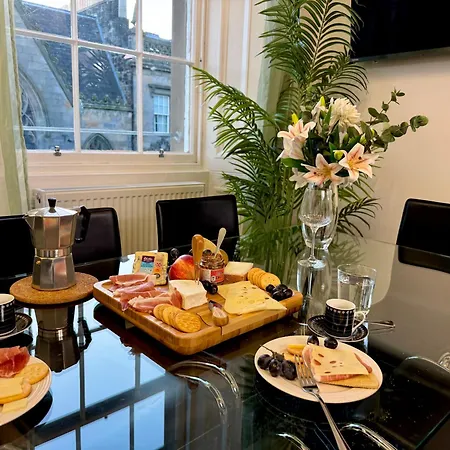 Spacious Luxury 3 Bedroom, 2 Bathroom - Next To Royal Mile And Castle ! Edinburgh