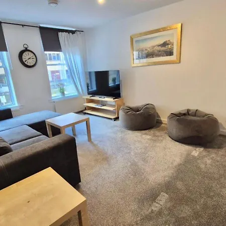 Old Town - Royal Mile Neighbour 2-bed, 2-bath Edinburgh