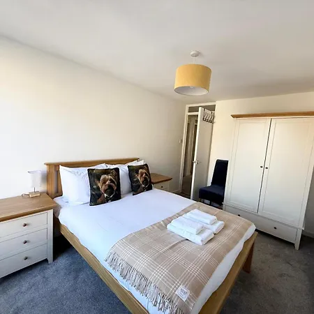 Old Town - Royal Mile Neighbour 2-bed, 2-bath Apartment *