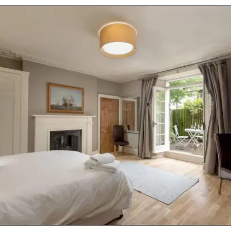 Appartement Joivy Boutique With Patio In New Town