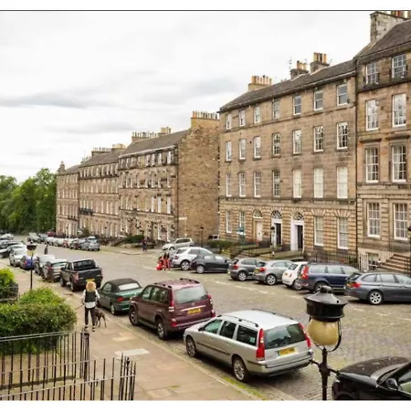 Joivy Boutique With Patio In New Town * Edinburgh
