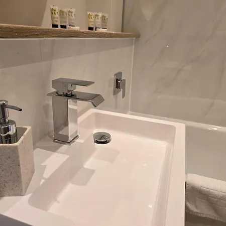 Cosy N Comfy Flat In Historic Heart Of *