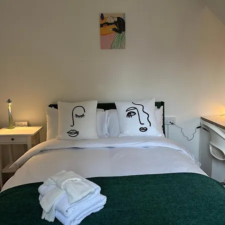 Private Main Door Two Bedrooms Appartement