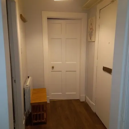 Modern One Bed Flat At The Haymarket, Sleeps 4 Appartamento *