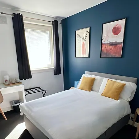 Roost Hill - Free Parking Zone Guest house