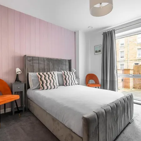 Beautiful Meadowbank With On-street Parking * Edinburgh