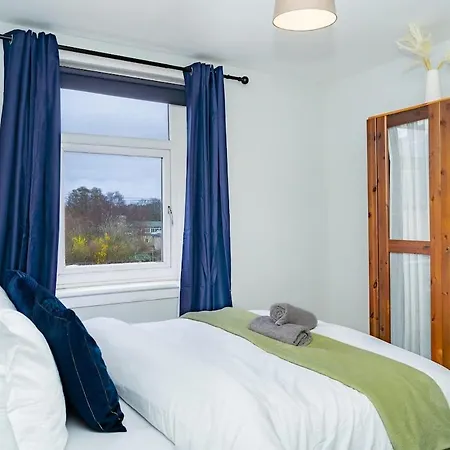 Luxury 2-bed Townhouse With Free Parking, Near