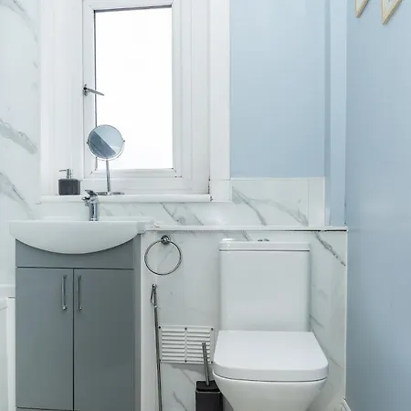 Apartment Luxury 2-bed Townhouse With Free Parking, Near Edinburgh