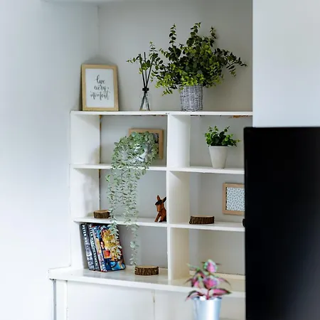 Luxury 2-bed Townhouse With Free Parking, Near アパート