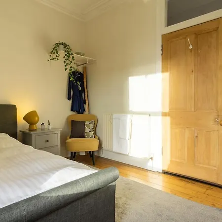 Apartment Stunning Flat With Modern Furnishings *