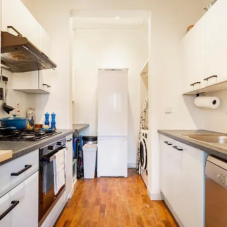 Stunning Flat With Modern Furnishings Apartment Edinburgh