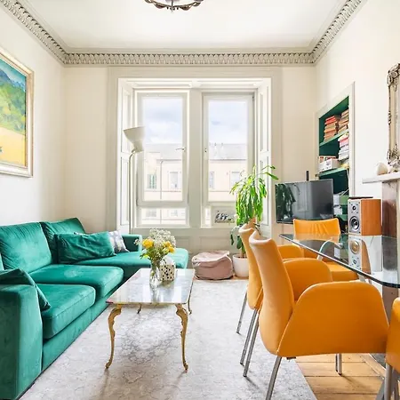 Apartment Stunning Flat With Modern Furnishings