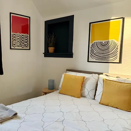 Roost Hill - Free Parking Zone Guest house