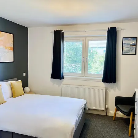 Roost Hill - Free Parking Zone 3*