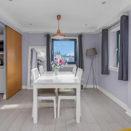 Gorgeous Old Town Hideaway Apartamento Edimburgo