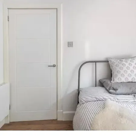 The Gardners In Centre With Parking 公寓 *