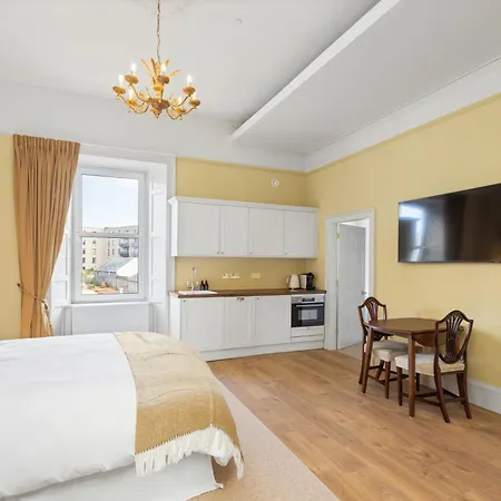 The Townhouse - Leith Aparthotel Edinburgh