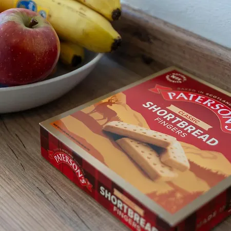 2 Bedroom Flat On Ground Floor In With Parking *