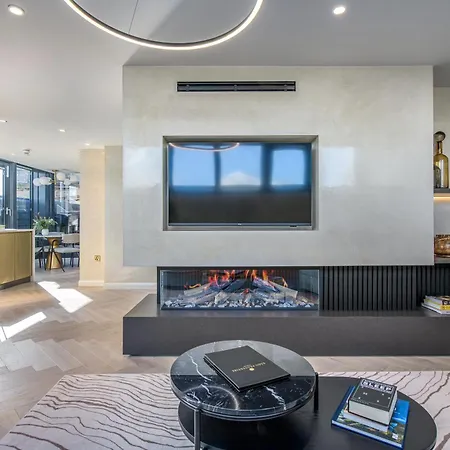 The Righ Penthouse * Edinburgh
