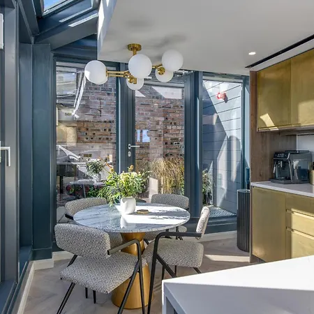 The Righ Penthouse