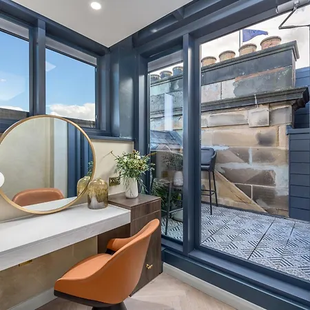 The Righ Penthouse *