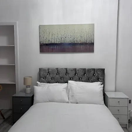 Modern Flat Near Centre!