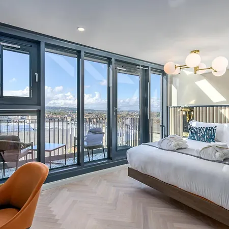 The Righ Penthouse * Edinburgh