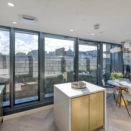 The Righ Penthouse Aparthotel