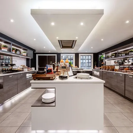 Radisson Blu Hotel, Centre מלון
