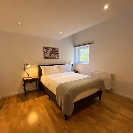 Private Parking 2 Bed 2 Bath Edynburg
