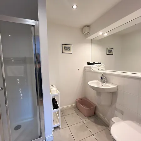 Private Parking 2 Bed 2 Bath