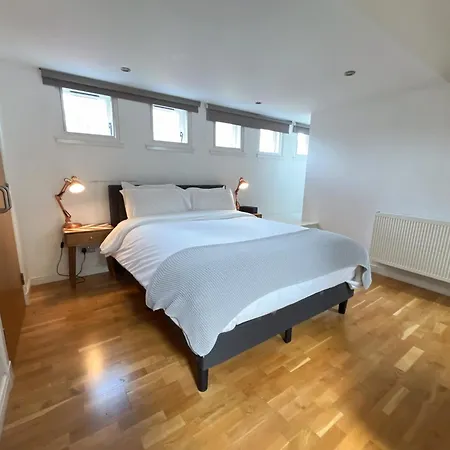 Private Parking 2 Bed 2 Bath