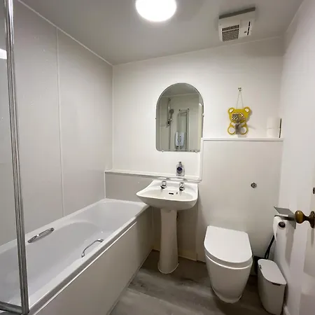 Nicolson Street Two Bedrooms *