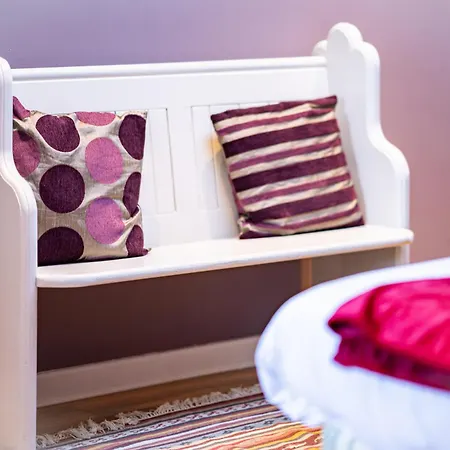 Hotel-style With Free Parking, Sleeps 4 Edinburgh