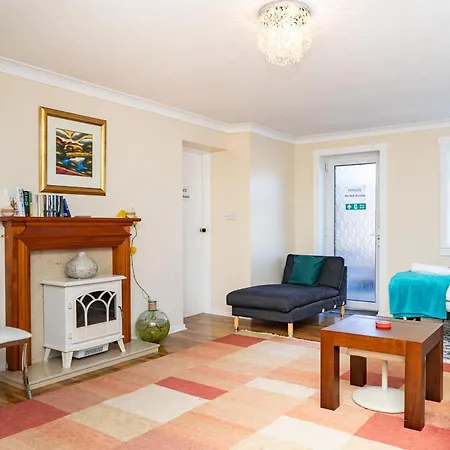 Hotel-style With Free Parking, Sleeps 4 Apartmán