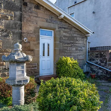 Apartmán Hotel-style With Free Parking, Sleeps 4