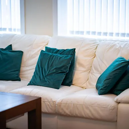Hotel-style With Free Parking, Sleeps 4 Apartmán *