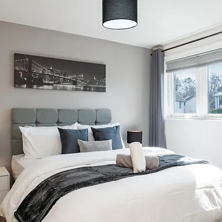 Luxury 3-bed Townhouse With Free Parking And Appartement *