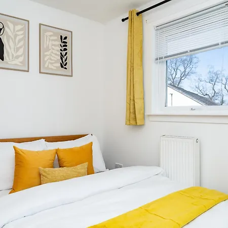 Luxury 3-bed Townhouse With Free Parking And Appartement *