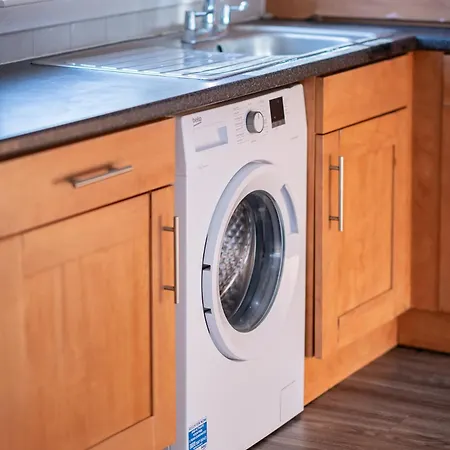 Apartment Luxury 3-bed Townhouse With Free Parking And *