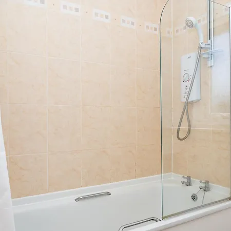 Appartement Luxury 3-bed Townhouse With Free Parking And